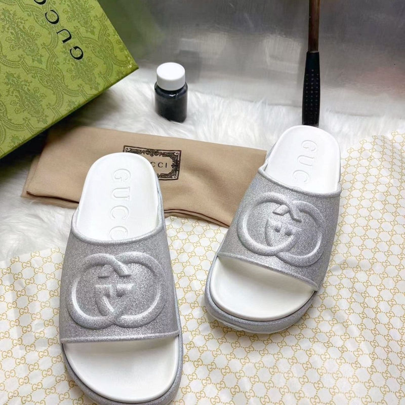 G*u*i slippers